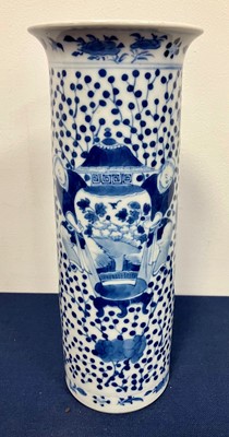 Lot 194 - A Chinese blue & white porcelain sleeve vase,...