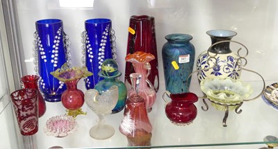 Lot 207 - A collection of art glass to include an...