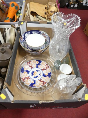 Lot 539 - A collection of ceramics and glassware, to...