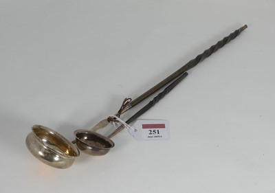 Lot 251 - A Georgian silver toddy ladle, having a turned...