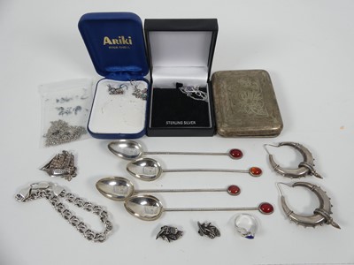 Lot 256 - A collection of silver and plated wares to...