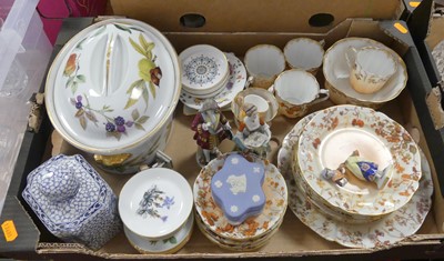 Lot 474 - A collection of ceramics, to include a pair of...