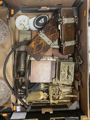 Lot 473 - A collection of metalware and other items, to...