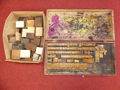 Lot 501 - A collection of vintage printers blocks