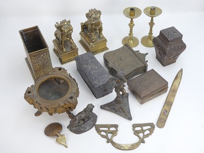 Lot 422 - A selection of metal wares to include pair of...