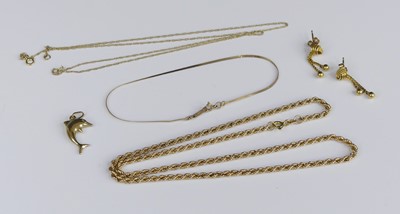 Lot 288 - Assorted modern 9ct gold, to include ropetwist...