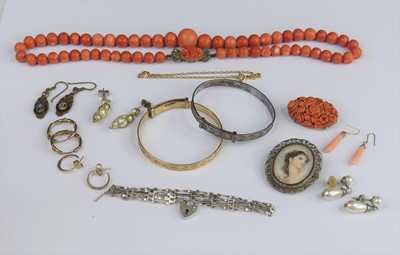 Lot 296 - Mixed jewellery to include a 9ct gold finelink...