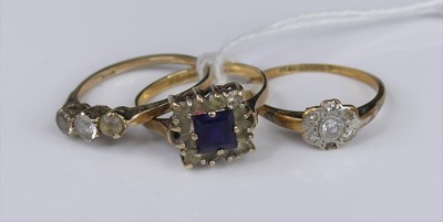 Lot 303 - An 18ct gold and platinum diamond ring (one...