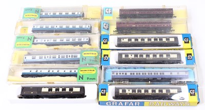 Lot 853 - 12 N gauge coaches by various manufacturers...