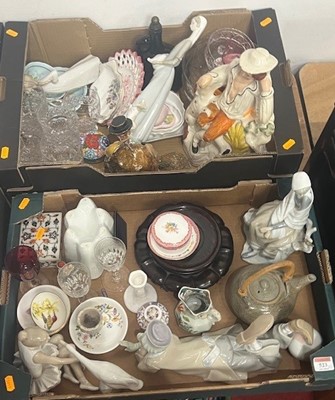 Lot 523 - A collection of ceramics, to include a Lladro...