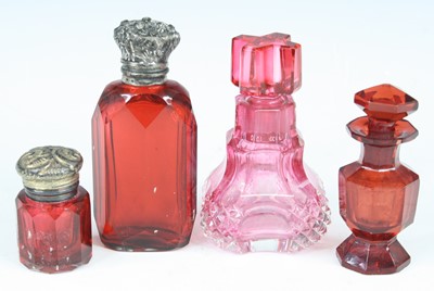 Lot 2154 - A Victorian scent bottle, having a facet cut...