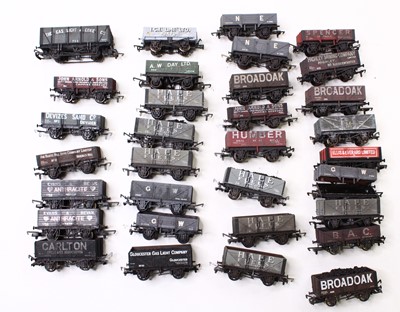 Lot 426 - Approx 35 x 00 gauge unboxed wagons by Dapol...