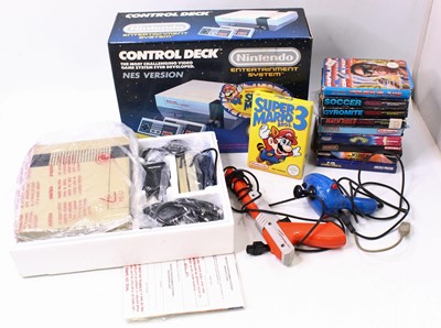 Lot 1899 - A Nintendo Entertainment System NES set,...