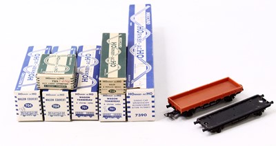 Lot 803 - A small collection of HOrnby acHO wagons and...