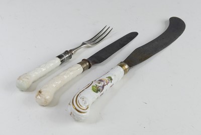 Lot 2087 - A Chelsea porcelain handled dinner knife,...