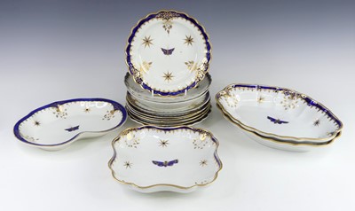 Lot 2074 - A Caughley porcelain part dinner service,...