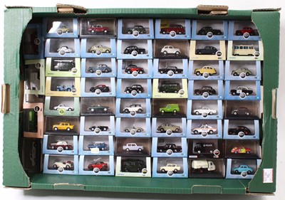 Lot 978 - 52 various plastic cased Oxford 1/76 scale...