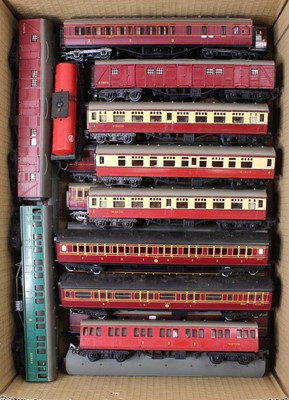 Lot 404 - One large tray containing 21 Triang and Hornby...