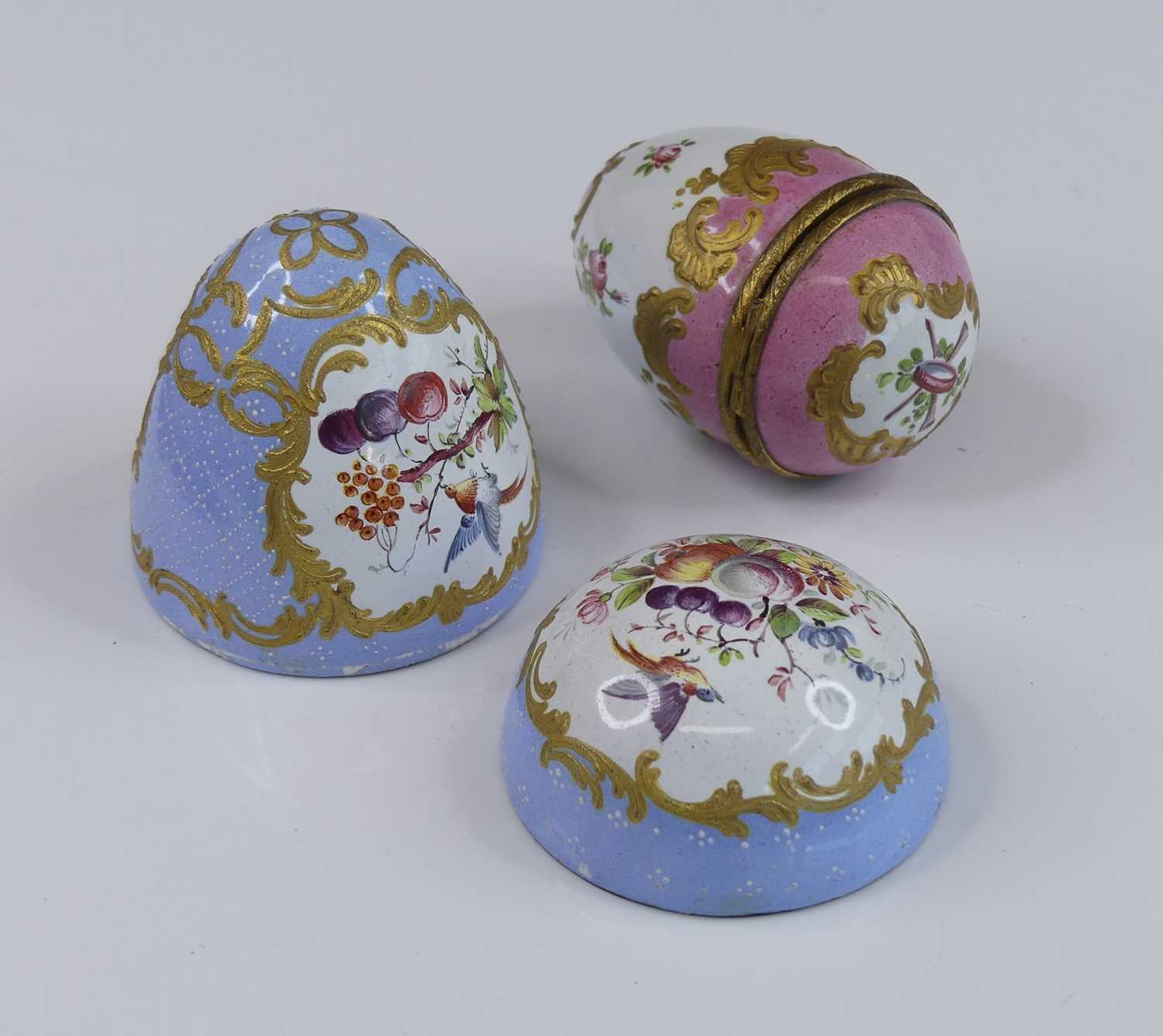 Lot 2386 - A South Staffordshire enamel box, late 18th...