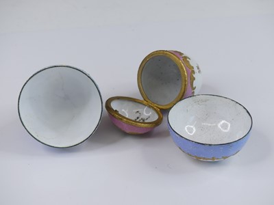 Lot 2386 - A South Staffordshire enamel box, late 18th...