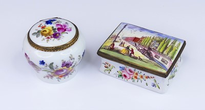 Lot 2399 - An enamel trinket box, late 18th century, of...