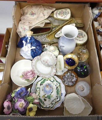 Lot 62 - A collection of ceramics and glassware, to...