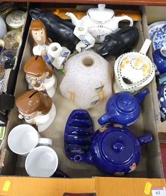 Lot 63 - A collection of ceramics, to include an Art...