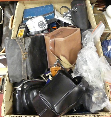 Lot 70 - A collection of photography equipment, to...