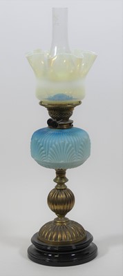 Lot 195 - A 19th century brass oil lamp, having a...