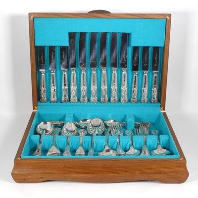 Lot 287 - A silver plated Queens pattern canteen of cutlery