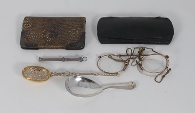 Lot 325 - A George V silver caddy spoon, Sheffield 1928,...