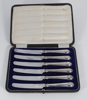 Lot 341 - A set of six silver handled butter knives, cased