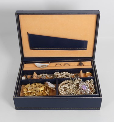 Lot 355 - A jewellery box and contents containing a...