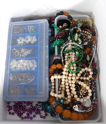 Lot 364 - A collection of costume jewellery to include...