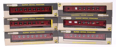 Lot 447 - Six Wrenn Pullman coaches in non-authentic...