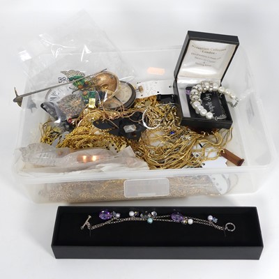 Lot 366 - A collection of costume jewellery to include...