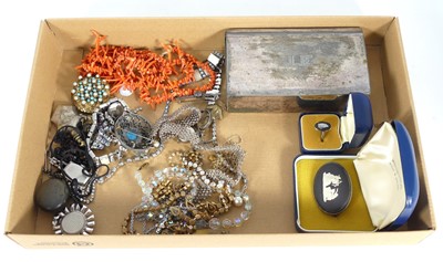 Lot 367 - Costume jewellery to include coral and...