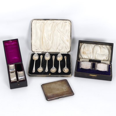 Lot 368 - A collection of silver to include an Art Deco...