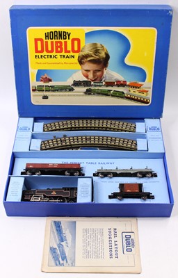 Lot 277 - Hornby-Dublo 3-rail tank goods set EDG18...