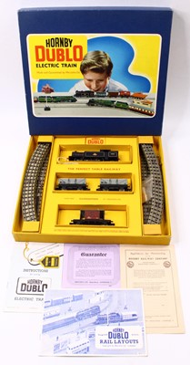 Lot 278 - Hornby-Dublo 3-rail tank goods set EDG16...