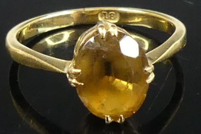 Lot 402 - An 18ct gold and oval cut citrine dress ring,...