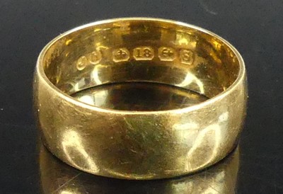 Lot 405 - An 18ct gold wedding band, sponsor JH, 7g,...