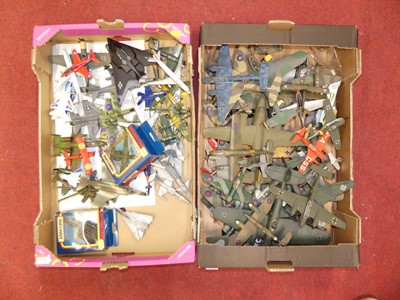 Lot 1670 - Two trays of mostly loose various aircraft...