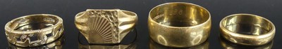 Lot 409 - A gent's 9ct gold signet ring, size W;...