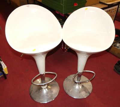 Lot 1325 - A pair of contemporary white painted...