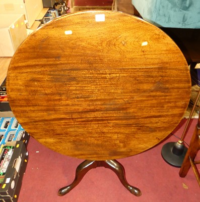 Lot 1313 - A George III mahogany circular tilt-top...