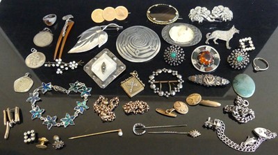 Lot 469 - Assorted costume jewellery, to include gilt...