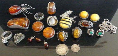 Lot 471 - Assorted costume jewellery, principally being...