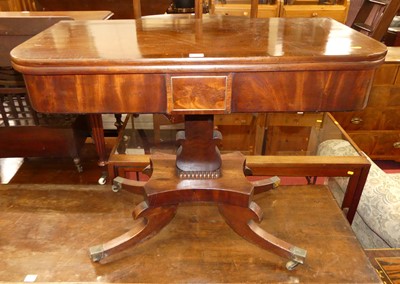 Lot 1401 - A William IV mahogany and cross banded...