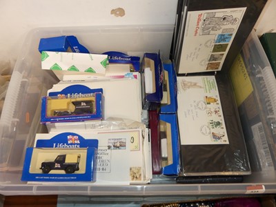 Lot 525 - A collection of first day covers, and a...